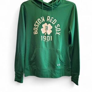 Under Armour Green Boston Red Sox Women's Sweater medium Semi Fitted Cold Gear